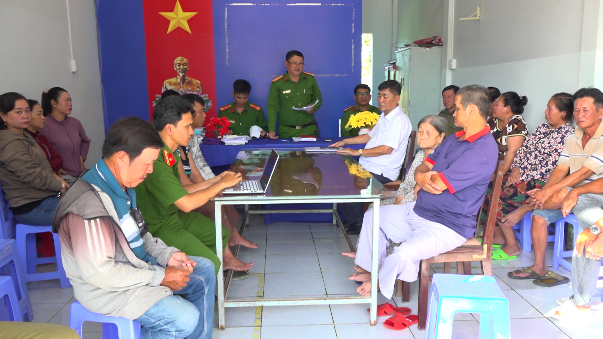 TUYÊN TRUYỀN PL.jpg