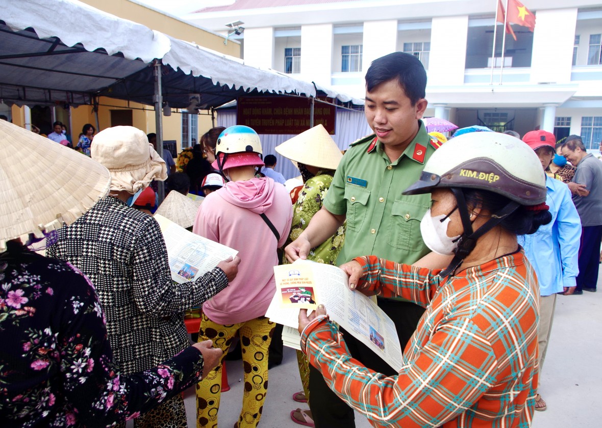 TUYÊN TRUYỀN PL.jpg