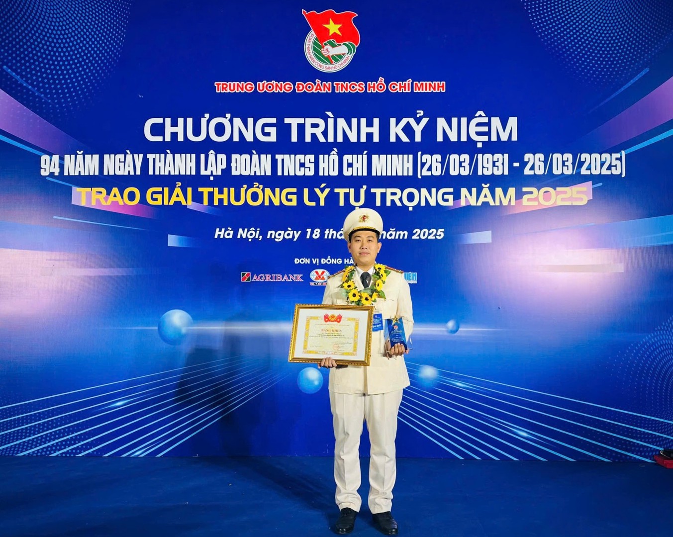 NHẬN GIẢI THƯỞNG LÝ TỰ TRỌNG.jpg