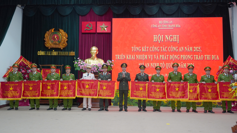 7. trao co thi dua.JPG