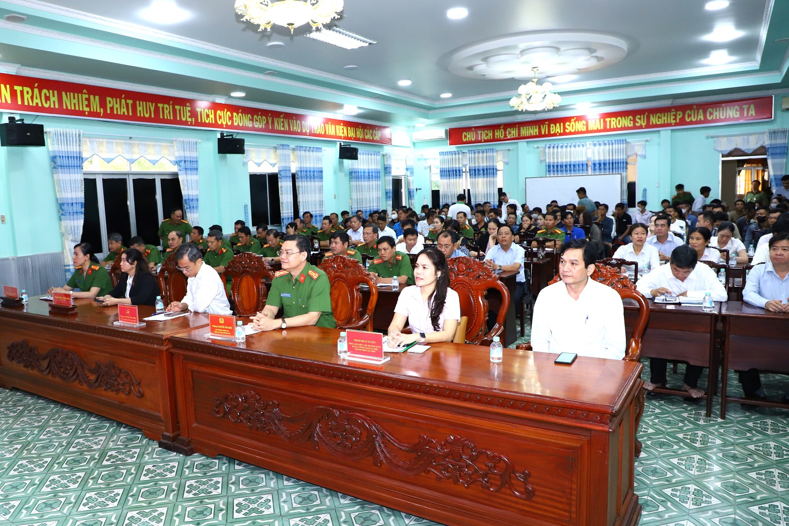 Quang canh hoi nghi.JPG