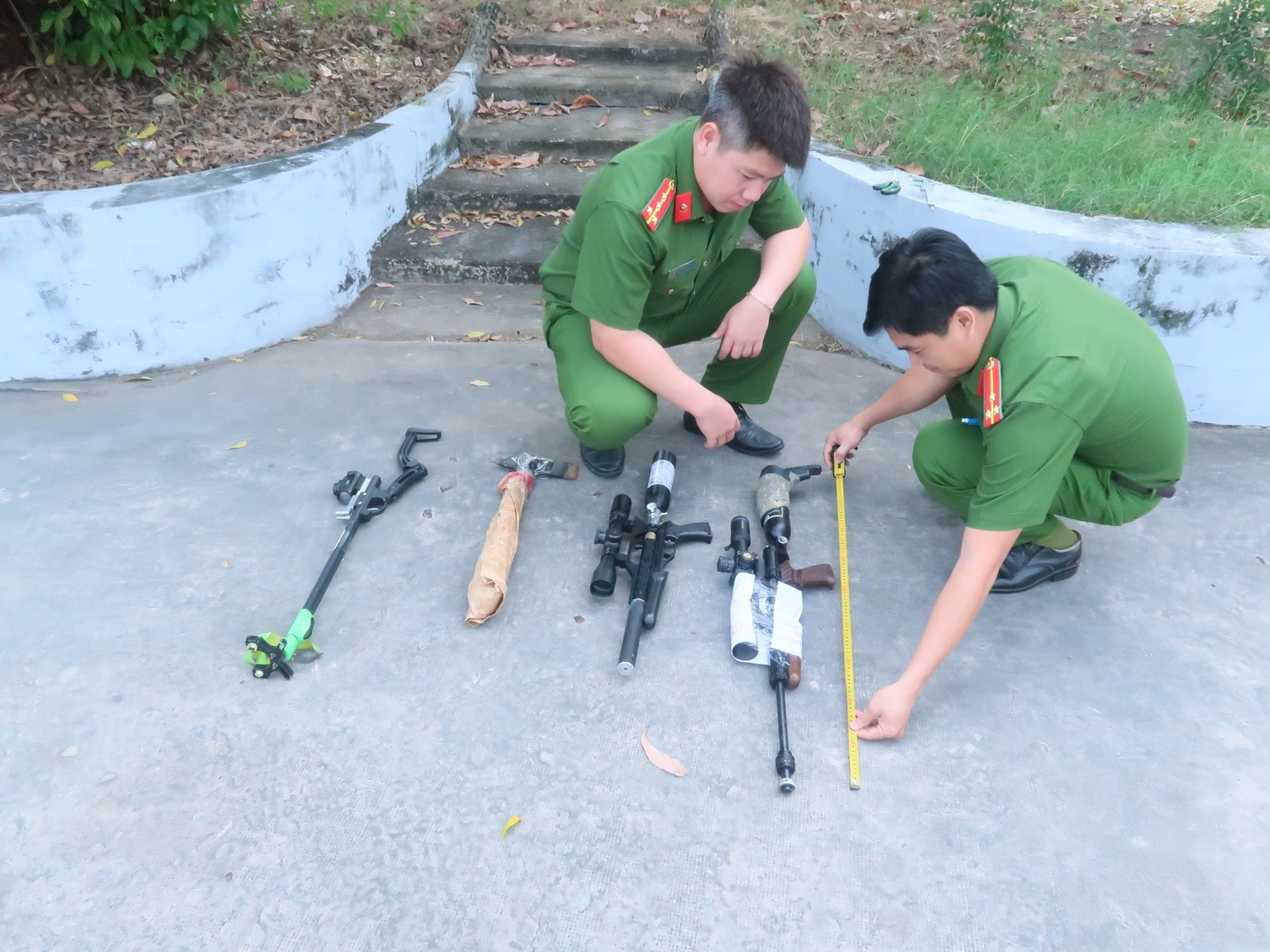 Giám định vũ khí quân dụng.JPG