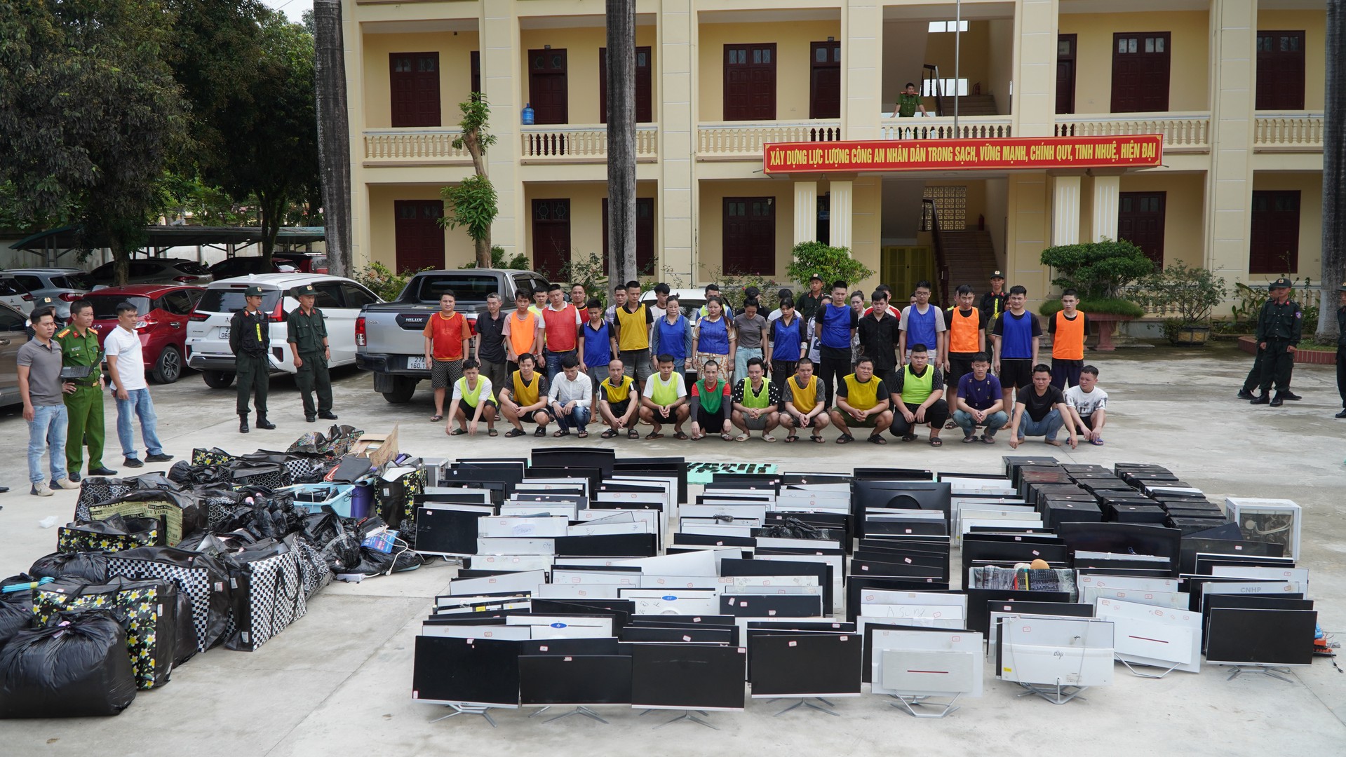 Bài 1_Phá chuyên án 625T tại Lào bắt 74 đối tượng lừa đảo trên không gian mạng_Thu Trang.JPG