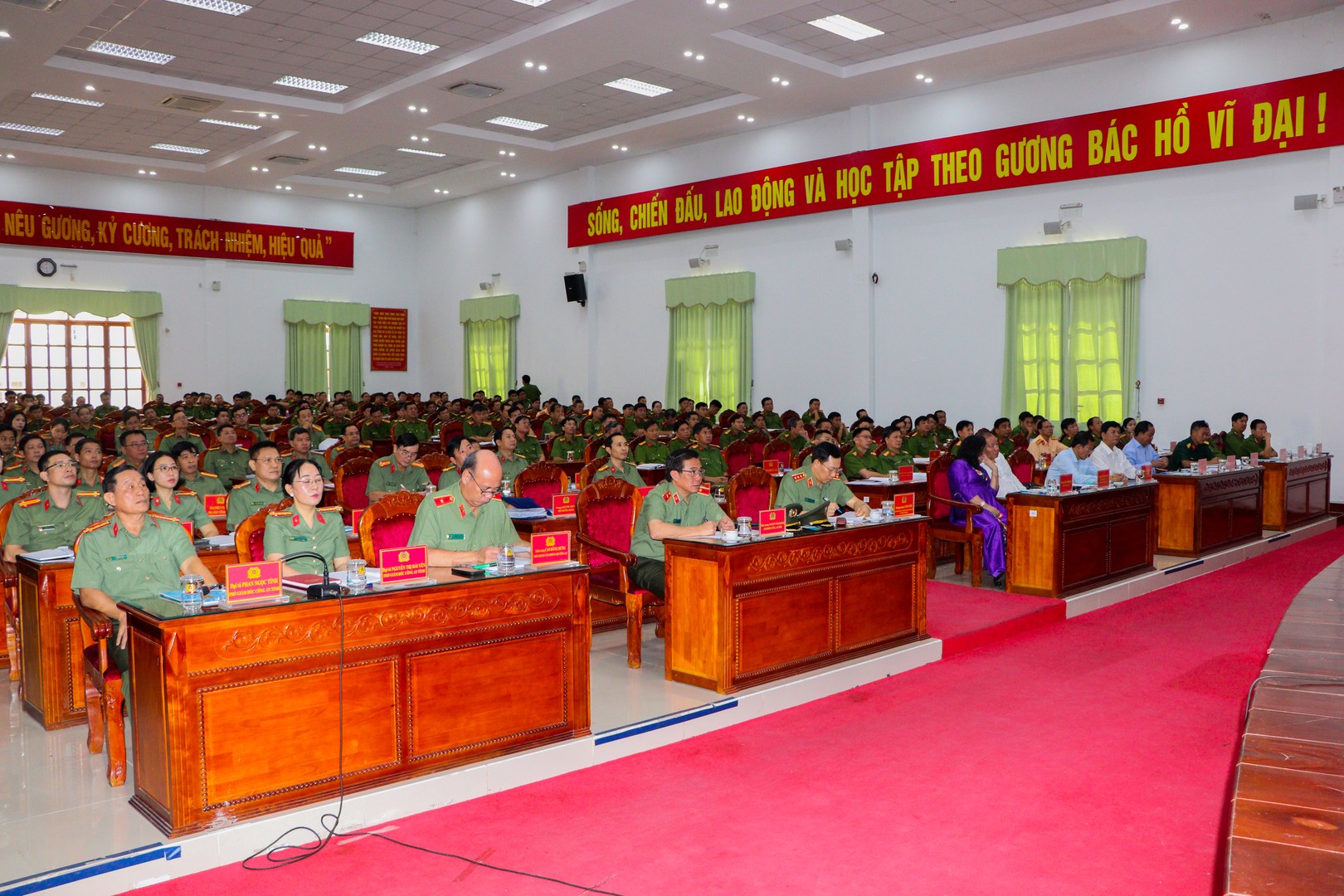 Đại biểu tham dự HN 2.jpg