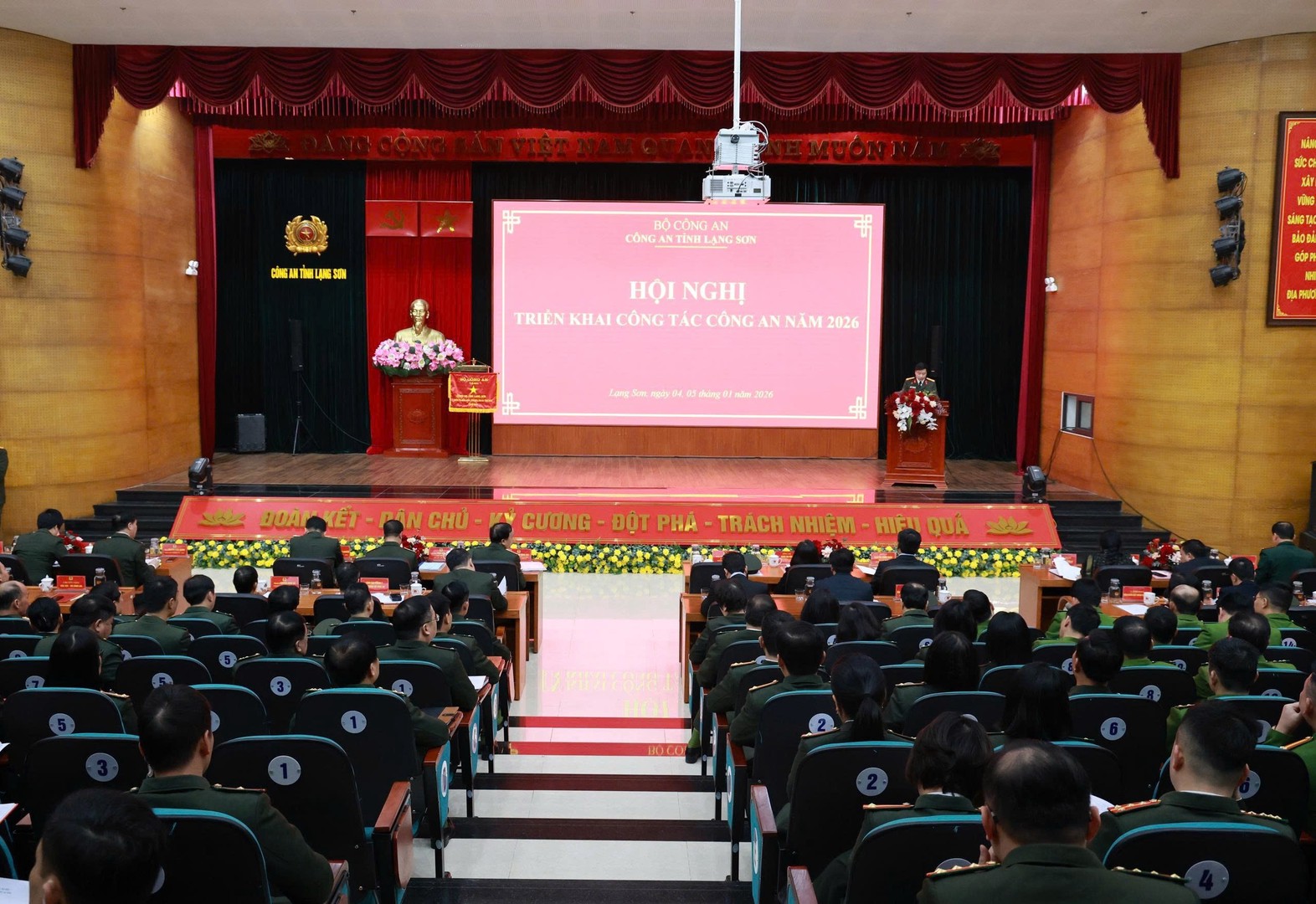 Toàn cảnh Hội nghị.jpg