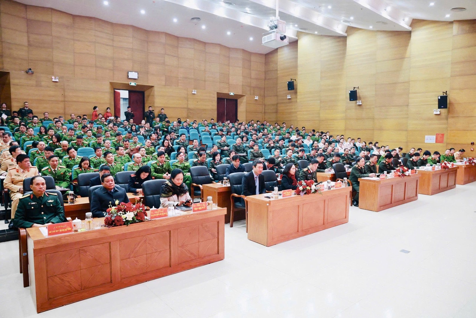 Các đại biểu tham dự Hội nghị triển khai công tác năm 2026 của Công an tỉnh Lạng Sơn.jpg