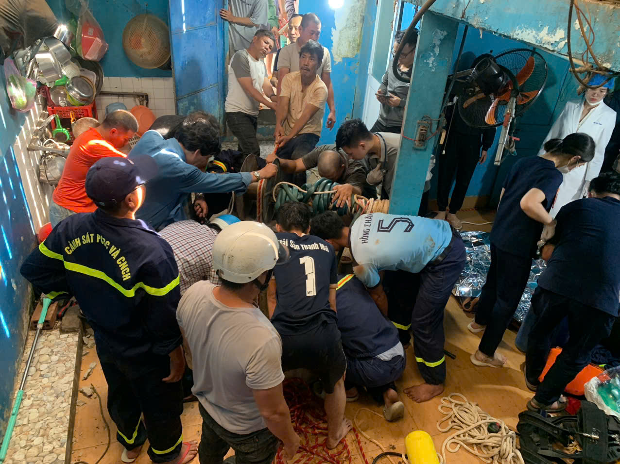 CỨU NẠN NHÂN DƯỚI GIẾNG SÂU 2.jpg