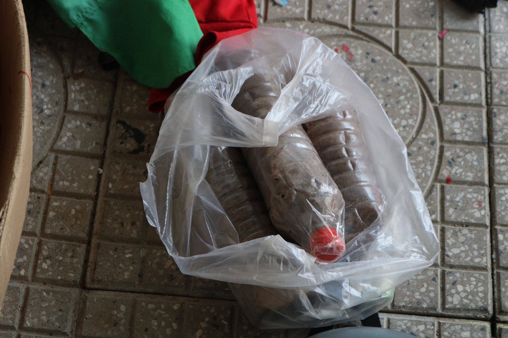 Hình tang vật thu được tại nhà trọ các đối tượng thuê. Ảnh Phước Thanh.JPG