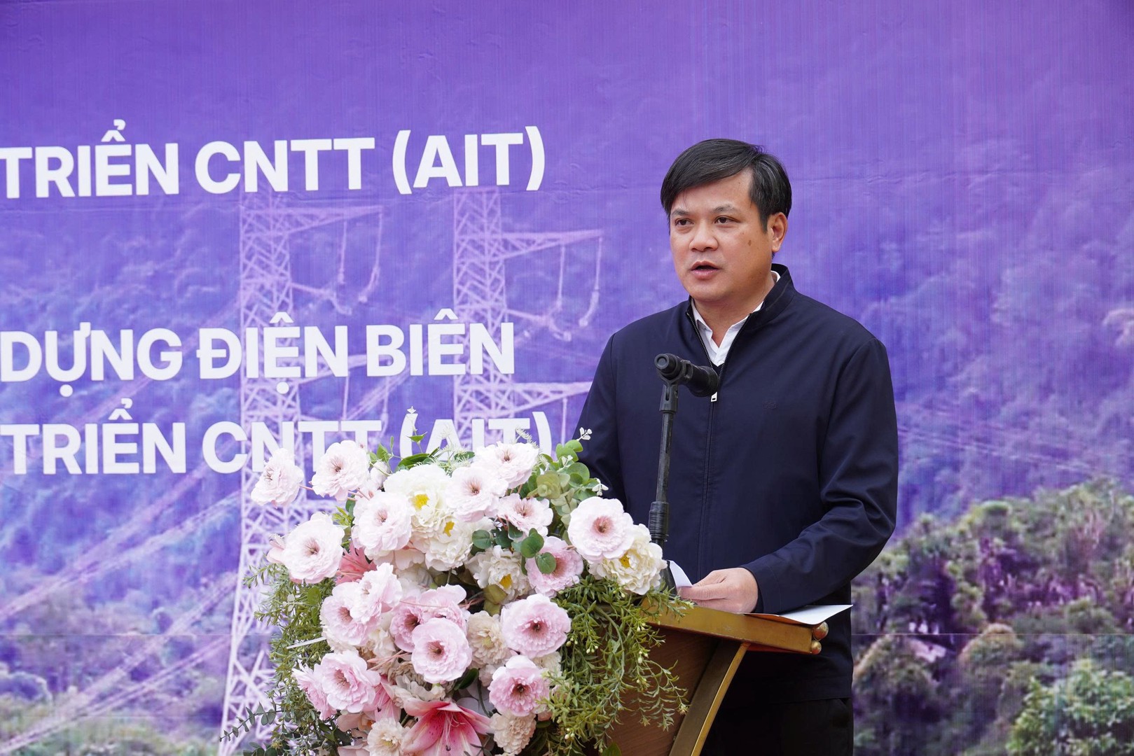 Đồng chí Lò Văn Cương, Phó Chủ tịch UBJND tỉnh phát biểu tại Lễ khởi công.jpg