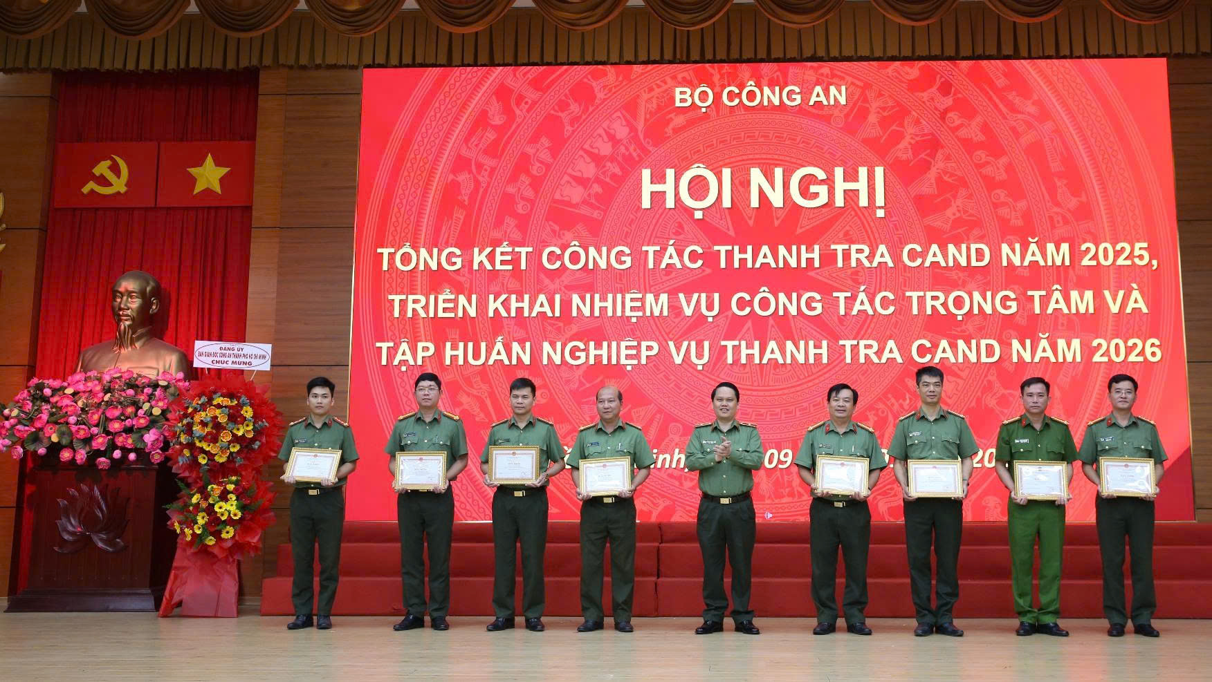 8 - Các tập thể cá nhân được khen thưởng tại Hội nghị 4.jog.jpg