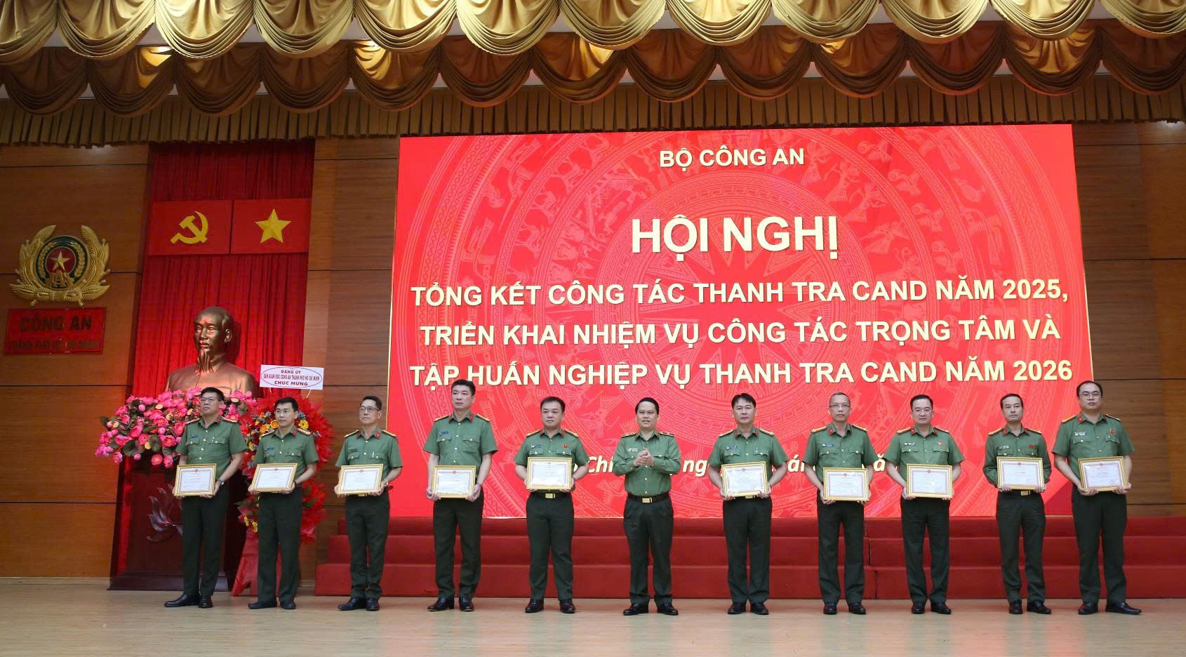 7 - Các tập thể cá nhân được khen thưởng tại Hội nghị 3.jpg