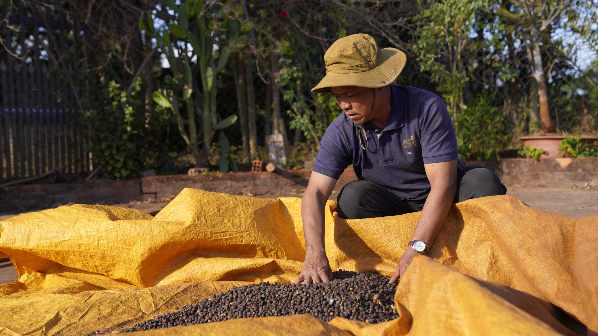 3. ONG RO CHAM MRENG PHOI CA PHE.JPG