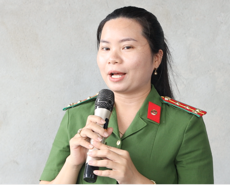 6. Đại úy Phan Thị Thanh Mai, phát biểu cảm ơn sự quan giúp đỡ của các cấp, các ngành.png