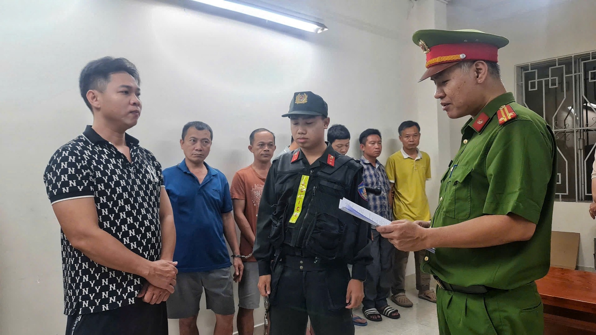 Tống đạt Quyết định và Lệnh 2.jpg