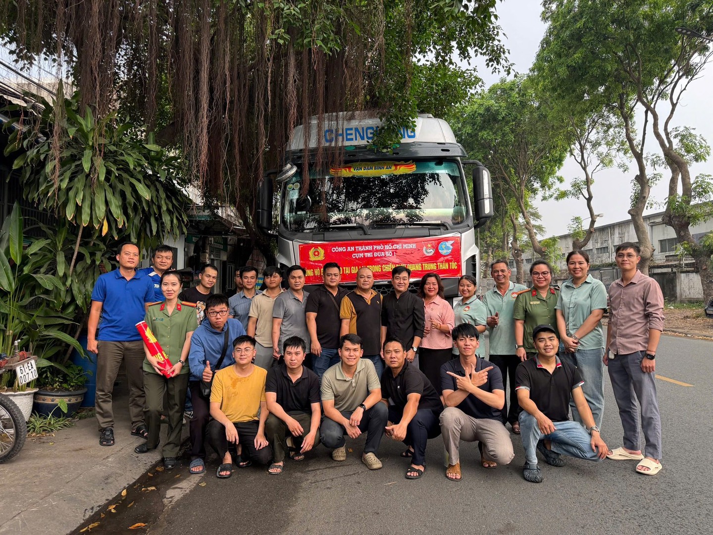 Ảnh 1 - Đoàn công tác thăm tặng quà người dân tại 03 xã, phường Vân Canh, Canh Vinh và An Phú, tỉnh Gia Lai.jpg