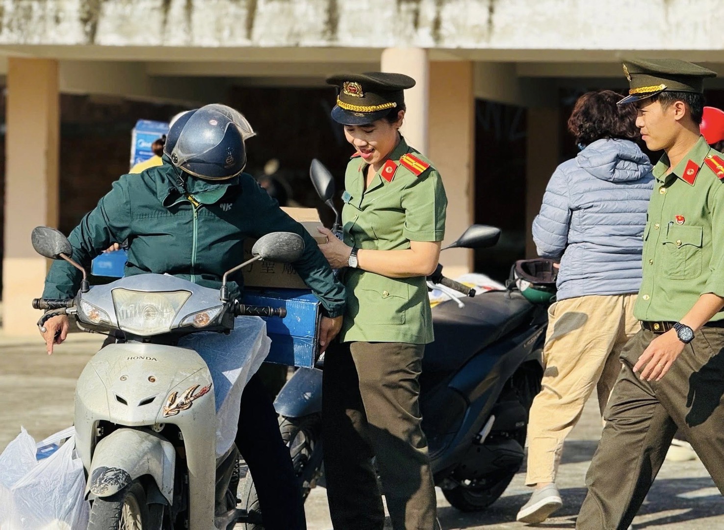 Ảnh - tặng quà ...jpg