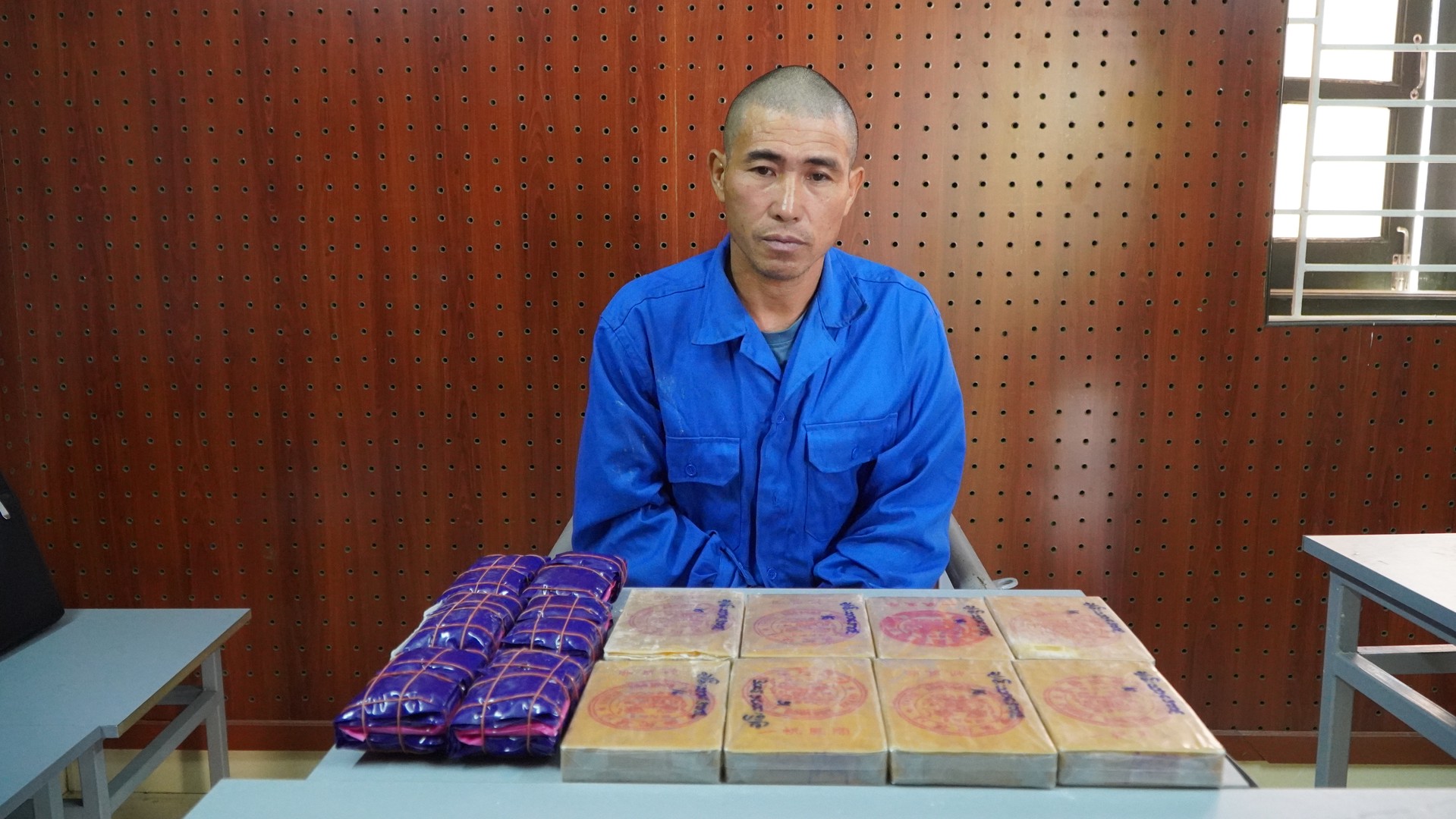 Object Páo cùng tang vật 10 bánh ma túy.JPG