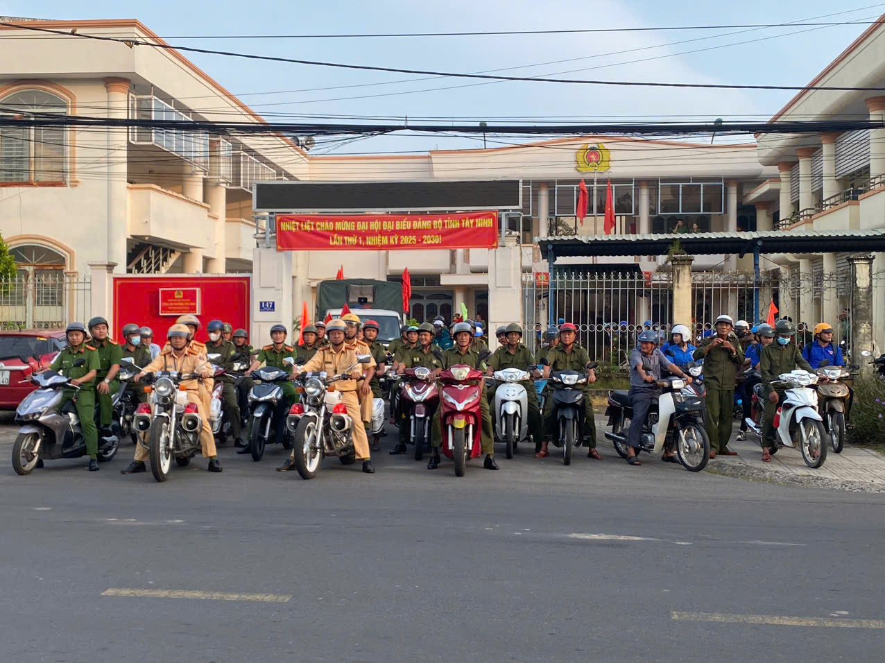 Công an Phường Tân Ninh ra quân cao điểm tấn công trấn áp tội phạm.jpg