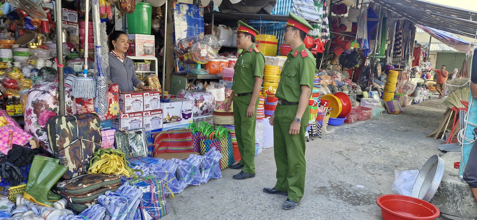 Công an cấp xã tuyên truyền pháp luật  cho Nhân dân trên địa bàn xã Ninh Điền.jpg