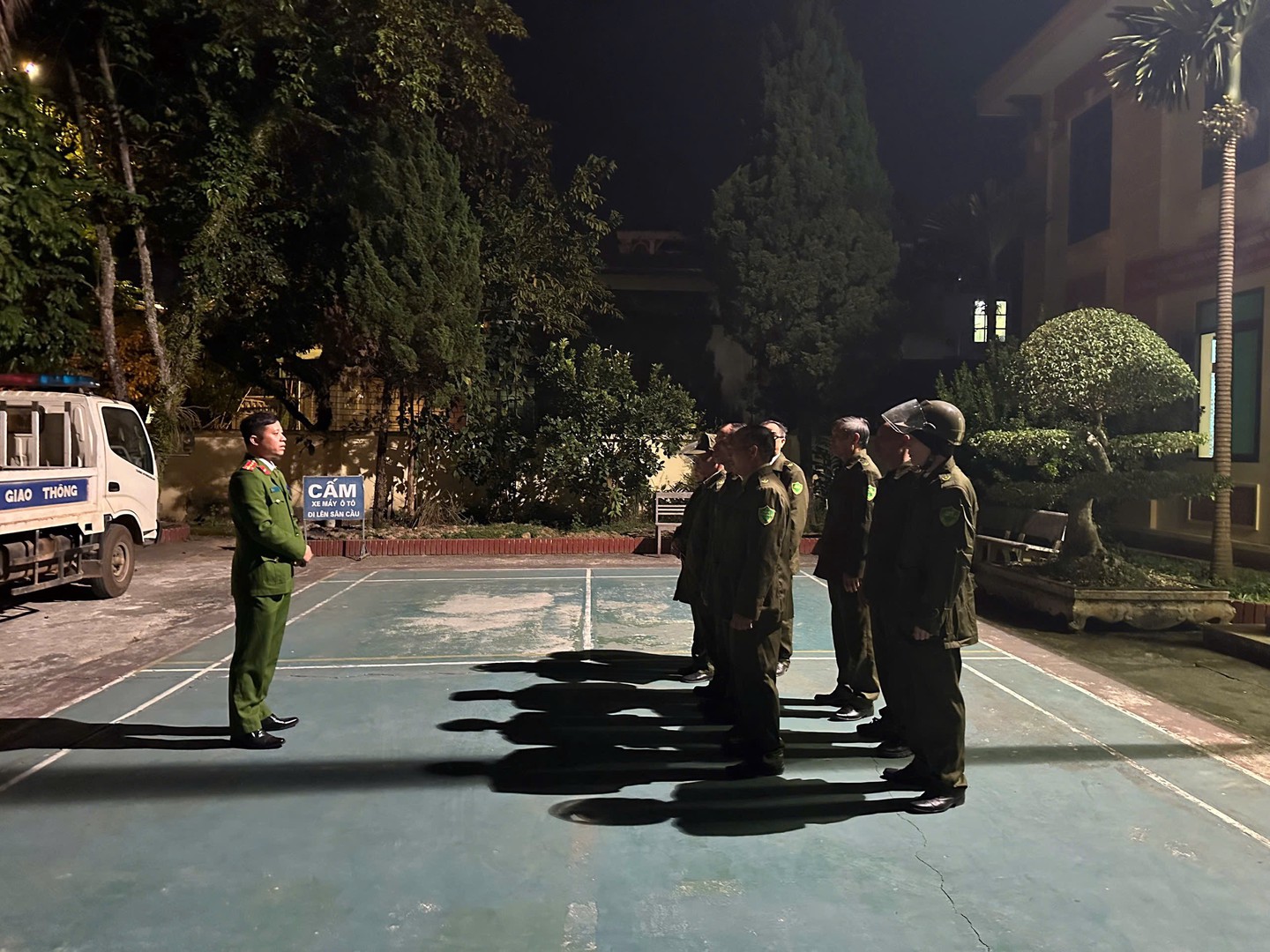 Công an phường Điện Biên Phủ phối hợp với lực lượng ANTT cơ sở tăng cường tuần tra cao điểm.jpg