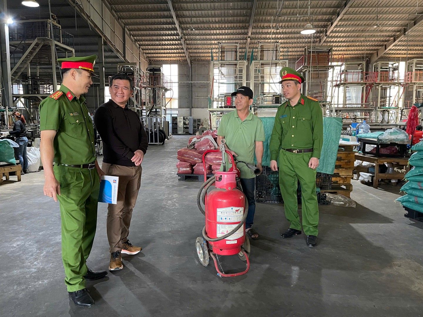 KIEM TRA TAI CONG TY BAO BI LINH KHANG.jpg