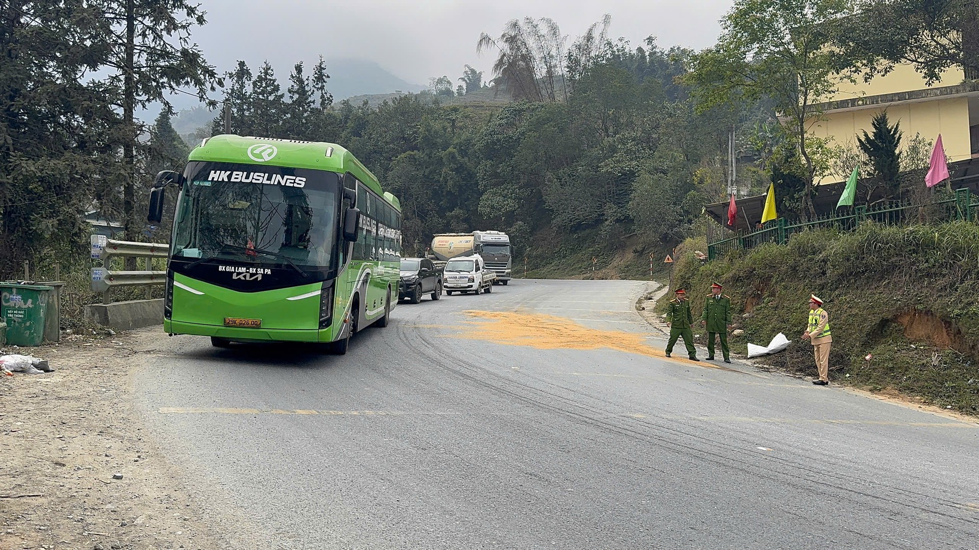 Cảnh báo phương tiện đi qua khu vực đèo dốc.jpg