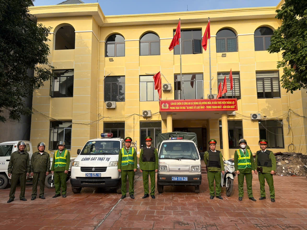 trung giã tuần tra đêm.jpg