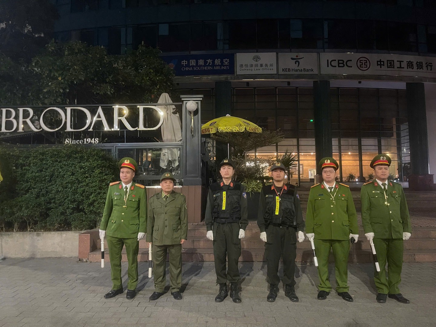 trực chốt tại khách sạn Daewoo.jpg