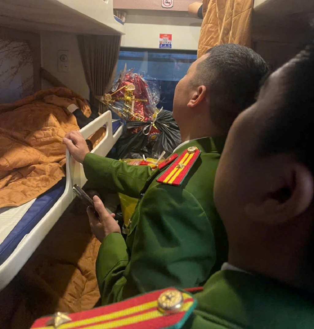 gen-h-Công an lên tàu hoả tìm, giải cứu an toàn cô gái 16 tuổi..jpg