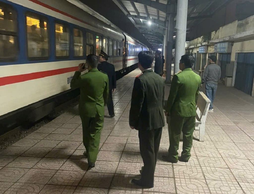 gen-h-Công an phường Vinh Hưng ra ga Vinh (tỉnh Nghệ An) tìm, giải cứu cô gái 16 tuổi bị bắt cóc online1.jpg