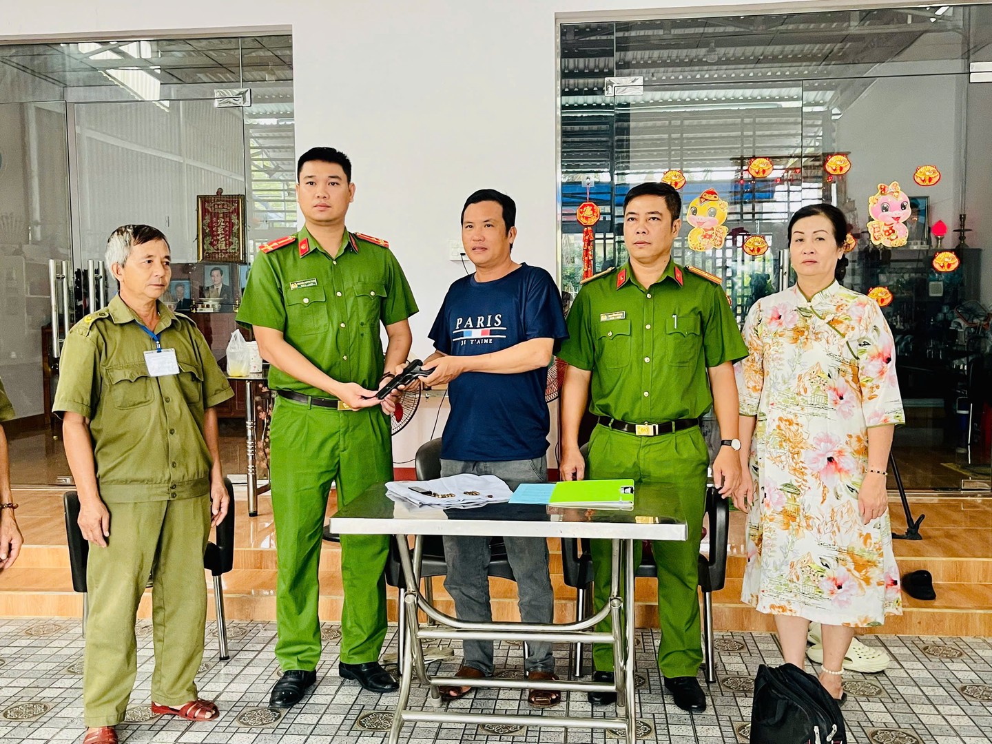 VẬN ĐỘNG GIAO NỘP VŨ KHÍ.jpg