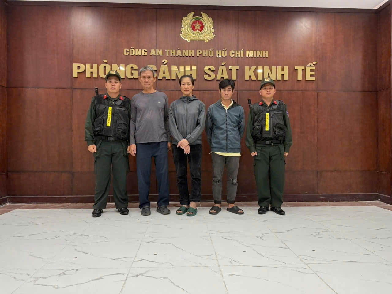 Từ trái sang Nguyễn Duy Hiển, Ngô Mỹ Hoàng và Võ Văn Nghề.jpg