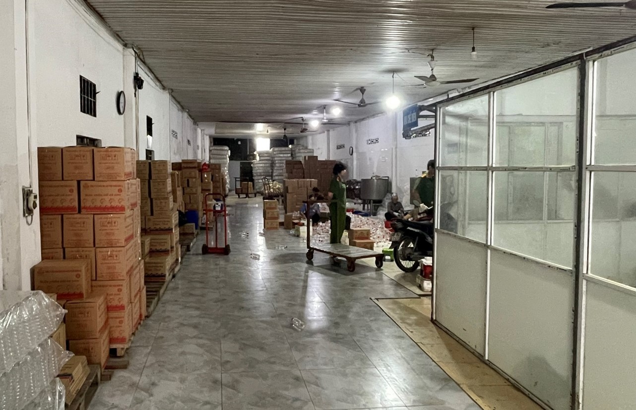 Khu vực sản xuất, chế biến nước chấm, tương ớt Công ty Ngân Hà.jpg