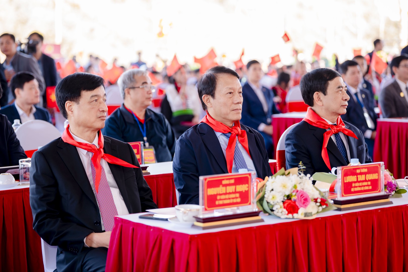 Đại tướng Lương Tam Quang dự Lễ khánh thành trường liên cấp Si Pa Phìn.jpg