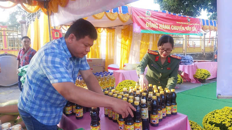 Một số hình ảnh tại Phiên chợ 0 đồng  - chia sẻ yêu thương cho bà con vùng đồng bào có đạo (1).jpg