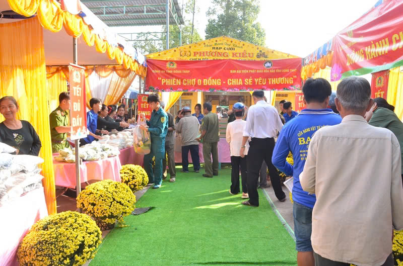 Một số hình ảnh tại Phiên chợ 0 đồng  - chia sẻ yêu thương cho bà con vùng đồng bào có đạo (2).jpg