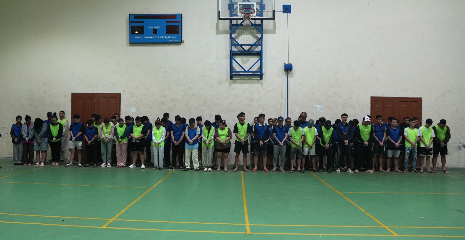 4. 68 đối tượng di lý về Công an tỉnh Cao Bằng để tiếp tục điều tra.JPG