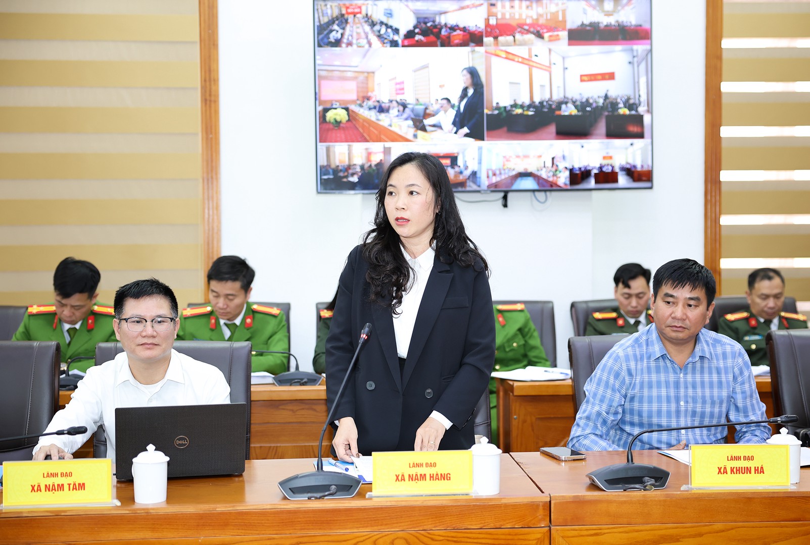 Đại diện lãnh đạo xã Nậm Hàng tham luận tại Hội nghị.jpg