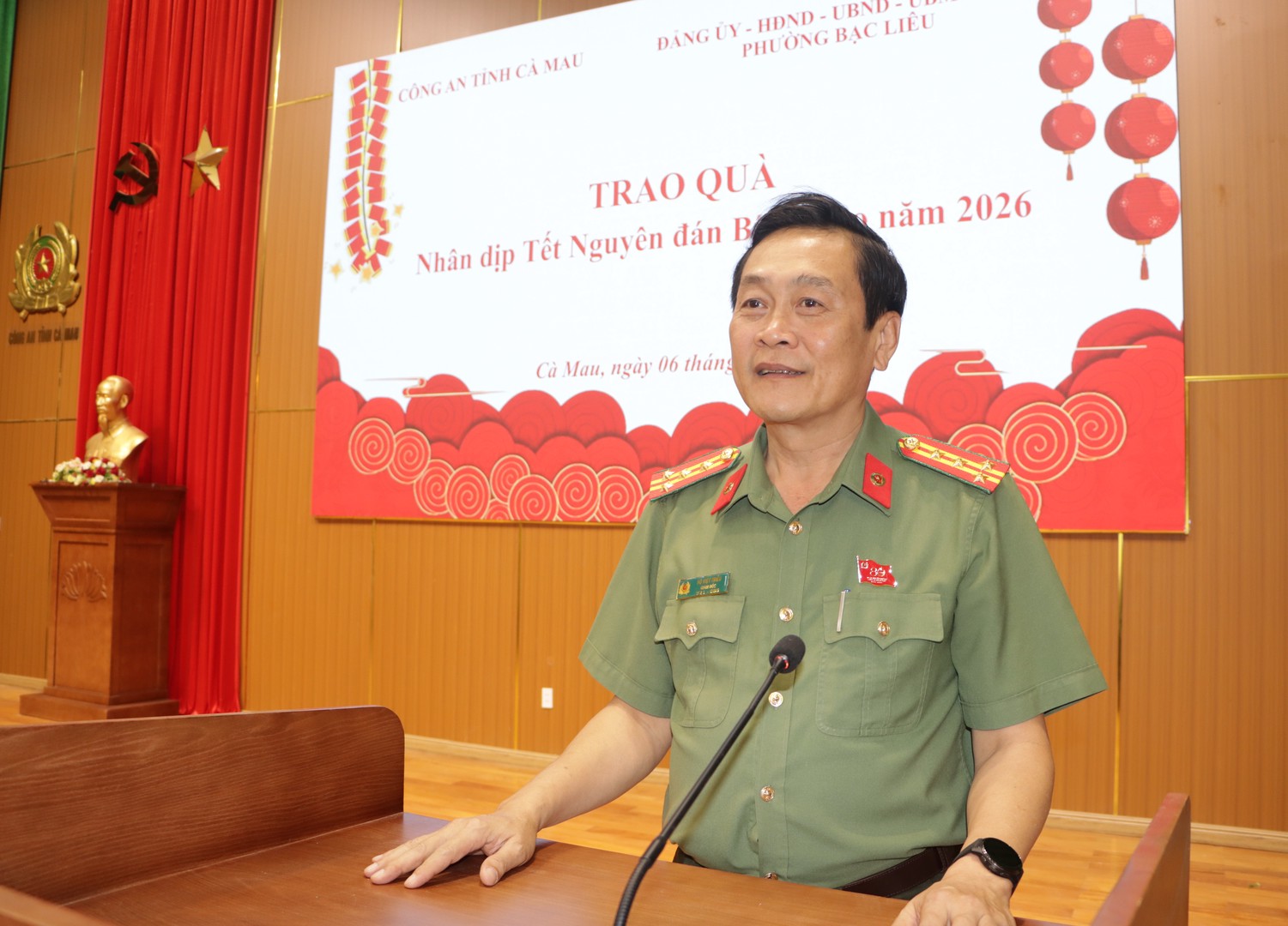 Ảnh 3 -Đại tá Hồ Việt Triều, Ủy viên Ban Thường vụ Tỉnh ủy, Bí thư Đảng ủy, Giám đốc Công an tỉnh phát biểu tại buổi trao quà.JPG