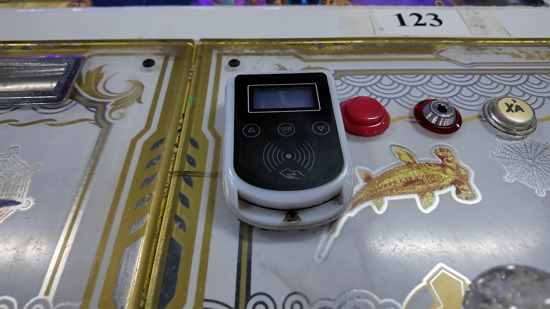 Khe để thẻ tích điểm xu được cài đặt ngay trên máy chơi game bắn cá.png