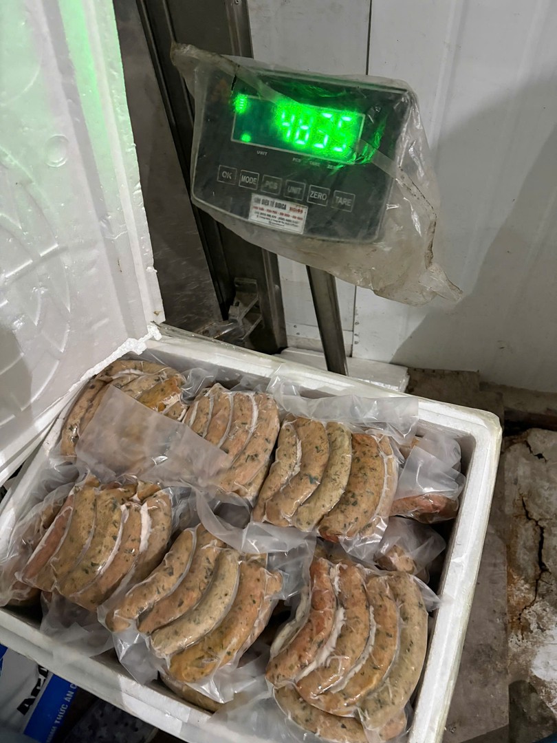 10. xúc xích lạnh lạnh.jpg