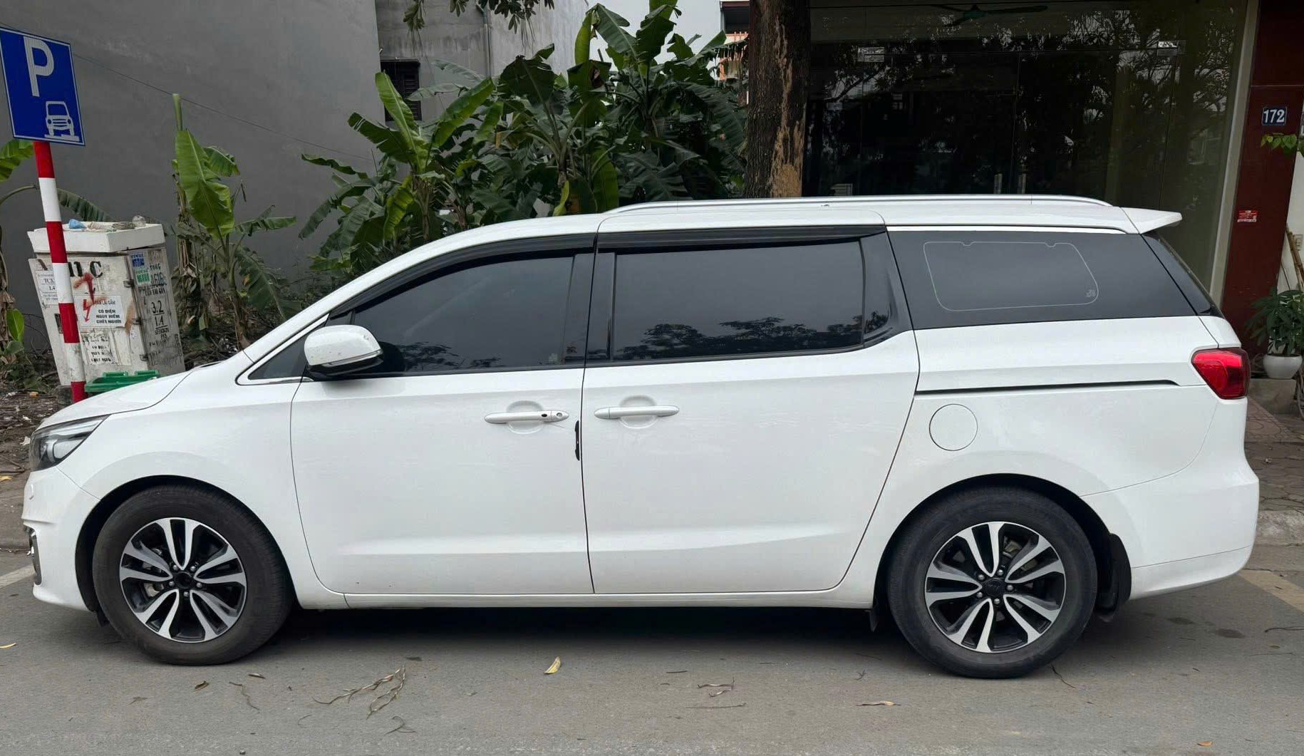 Chiếc xe ô tô mà đối tượng Nguyễn Anh Dũng thuê rồi chiếm đoạt.jpg