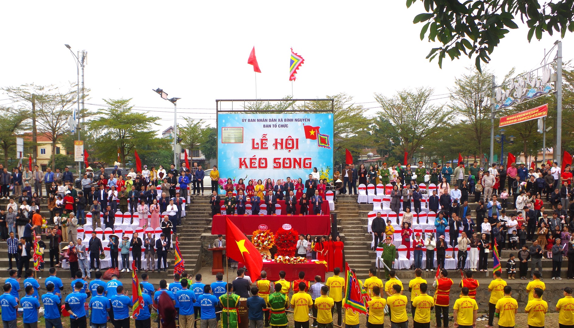 Lực lượng Công an bảo đảm ANTT  lễ hội Kéo song tại xã Bình Nguyên (2).JPG