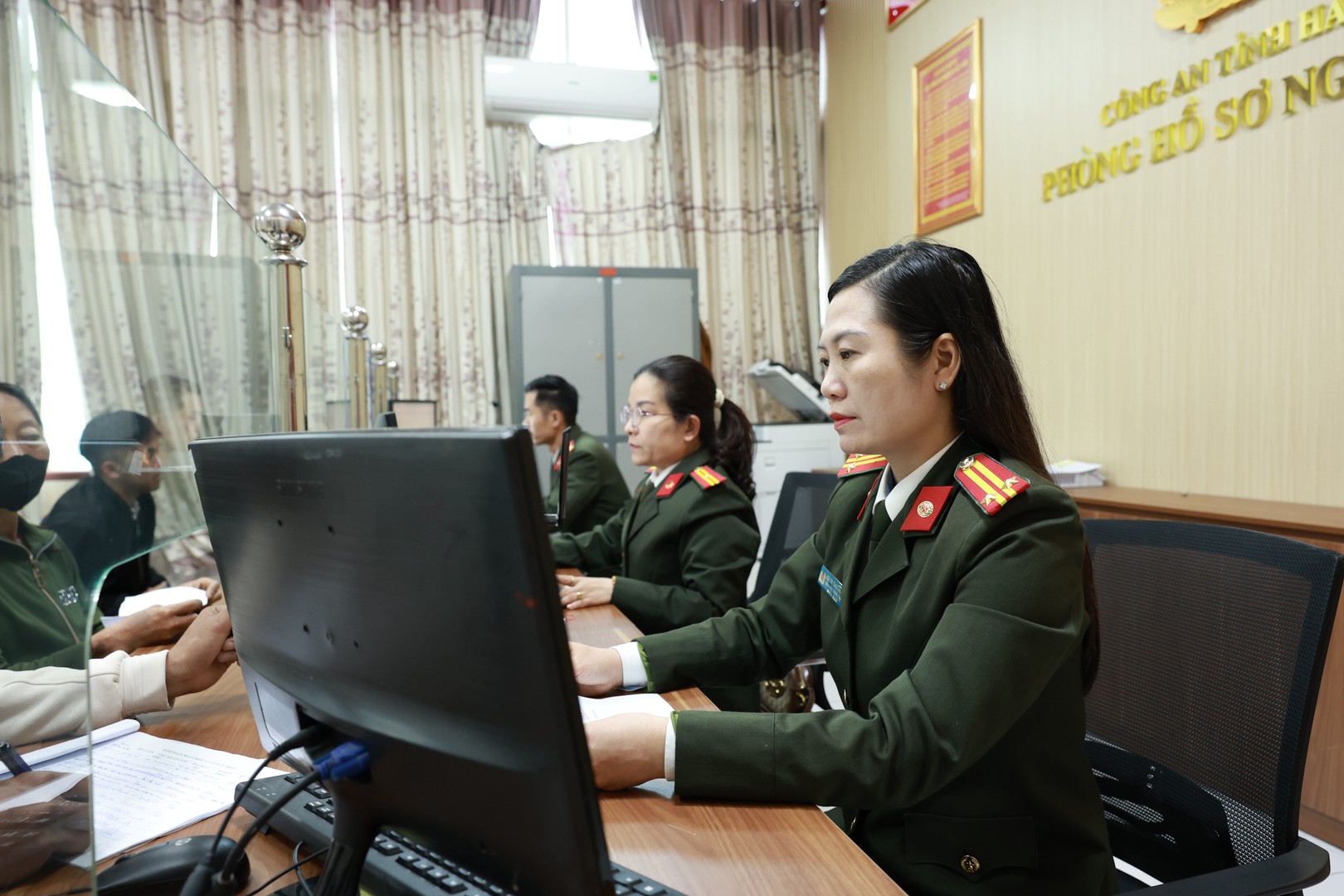 chi dung ly lich tu phap.JPG