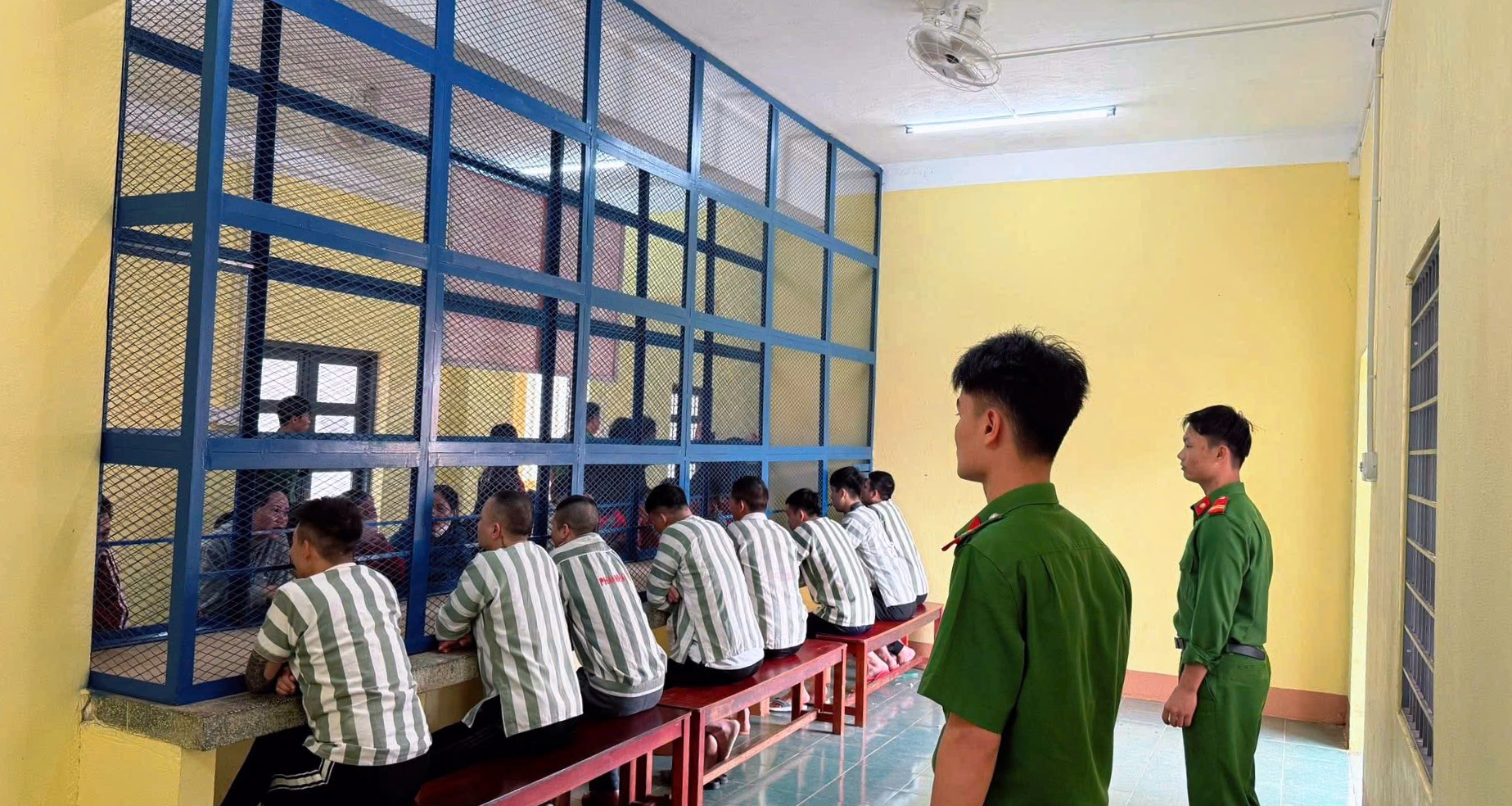 3. TO CHUC CHO CAN PHAM NHAN THAM GAP THAN NHAN.jpg