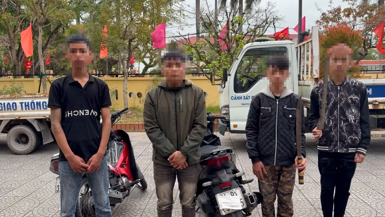 ảnh 1 nhóm đối tượng gây rối.jpg