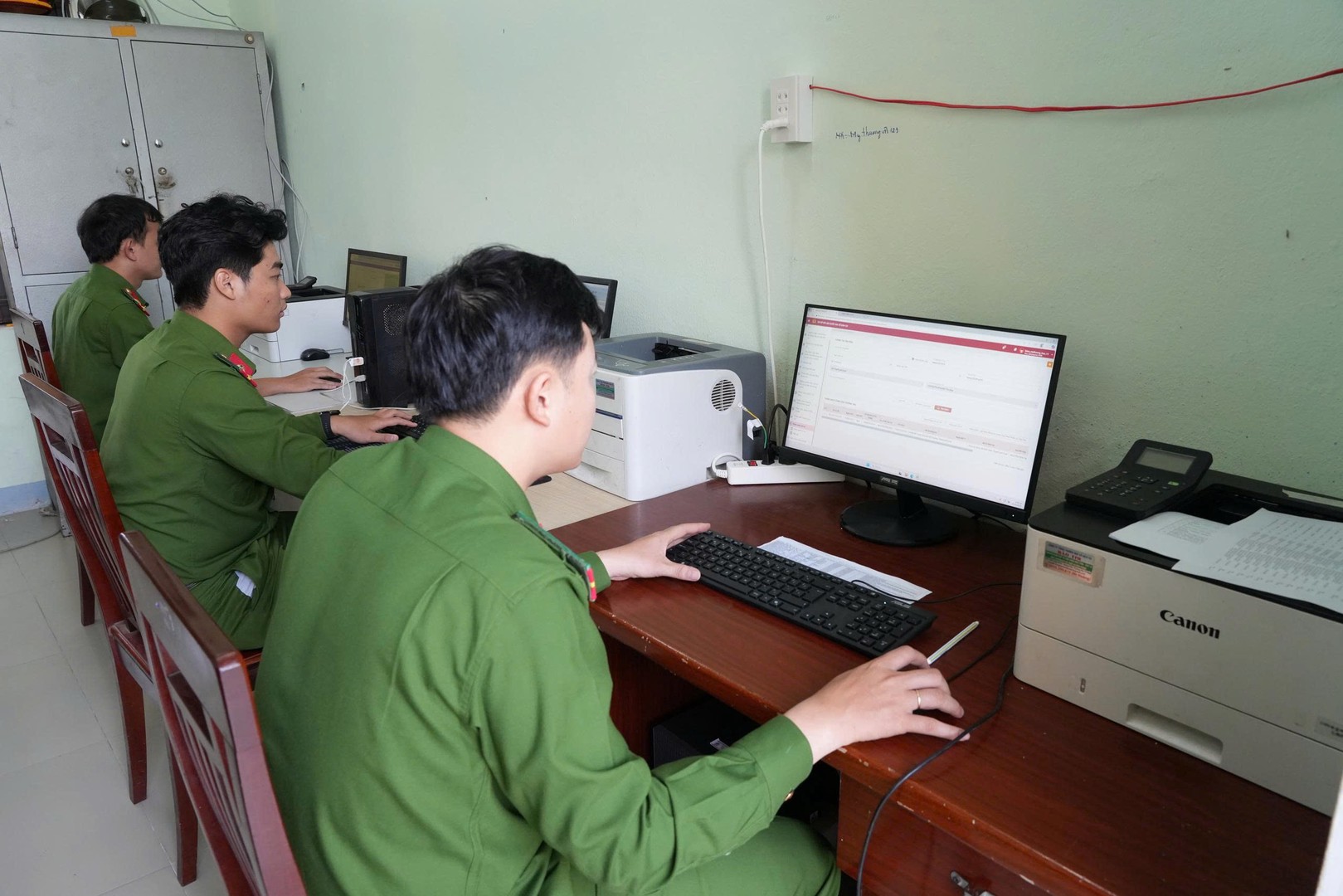 ảnh 2 bầu cử.jpg