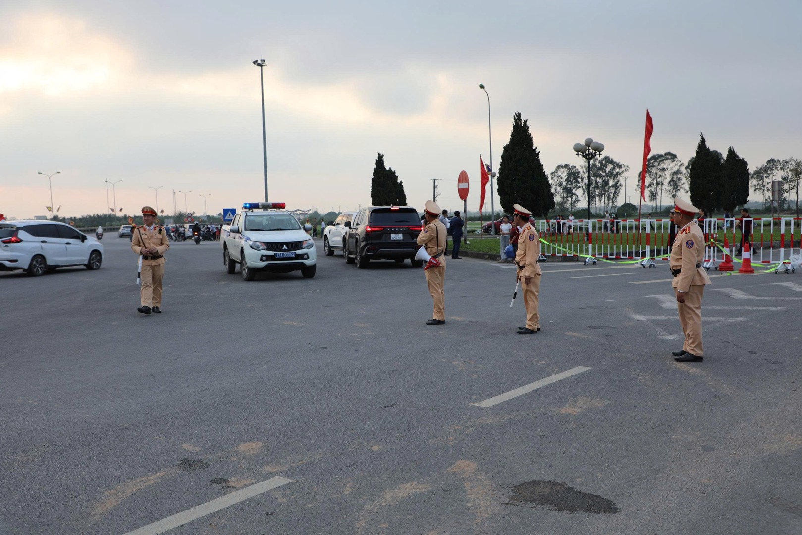 5. Luc luong csgt to chuc phan luong.jpg