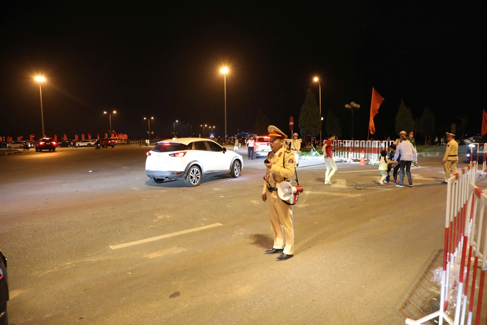 6. Luc luong csgt phan luong giao thong.jpg