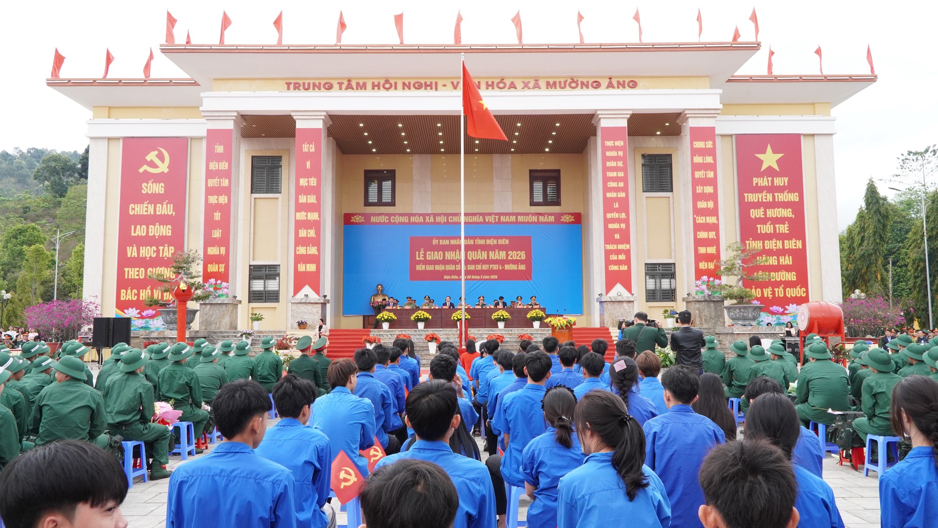 Lễ giao nhận quân tại xã Mường Ảng, tỉnh Điện Biên.JPG